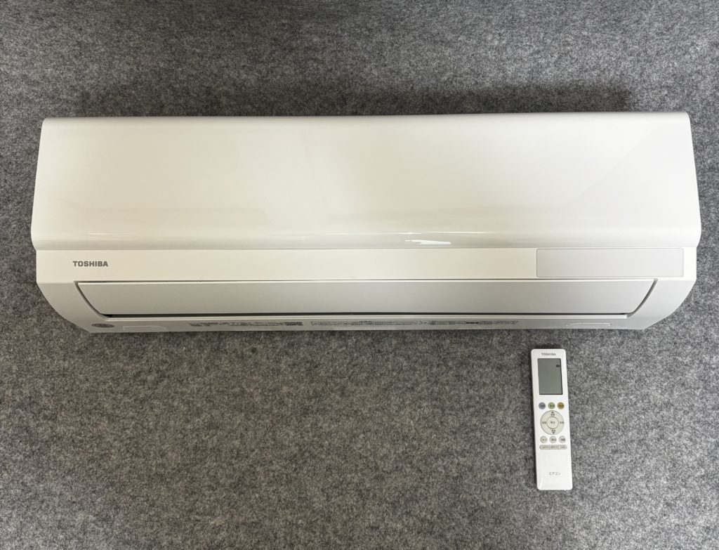 東芝 RAS-2211TM(W)  2022年製　主に6畳用　【クリーニング整備済】室内機高さ250ｍｍ スリム型