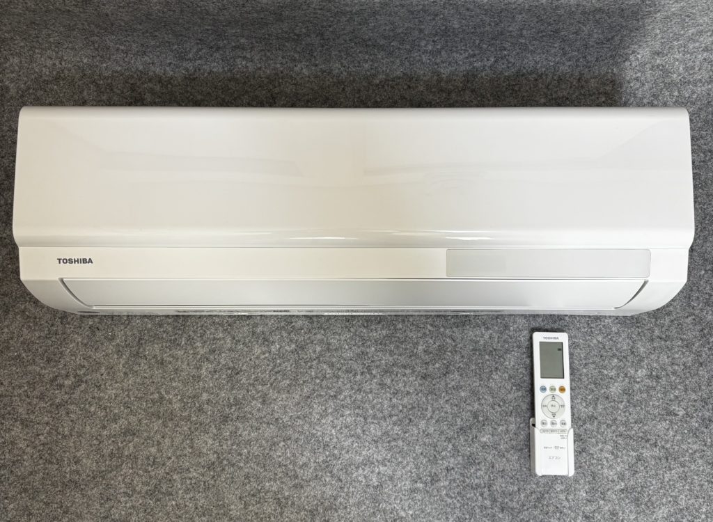 東芝 RAS-J221E1P(W) 2022年製　主に6畳用【簡易クリーニング整備済み】室内機高さ250ｍｍスリム型　※左出し推奨