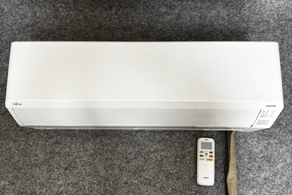 富士通 AS-C221L-W  2021年製 主に6畳用　【クリーニング整備済み】室内機コンパクトモデル。上下左右風向自動ルーバー